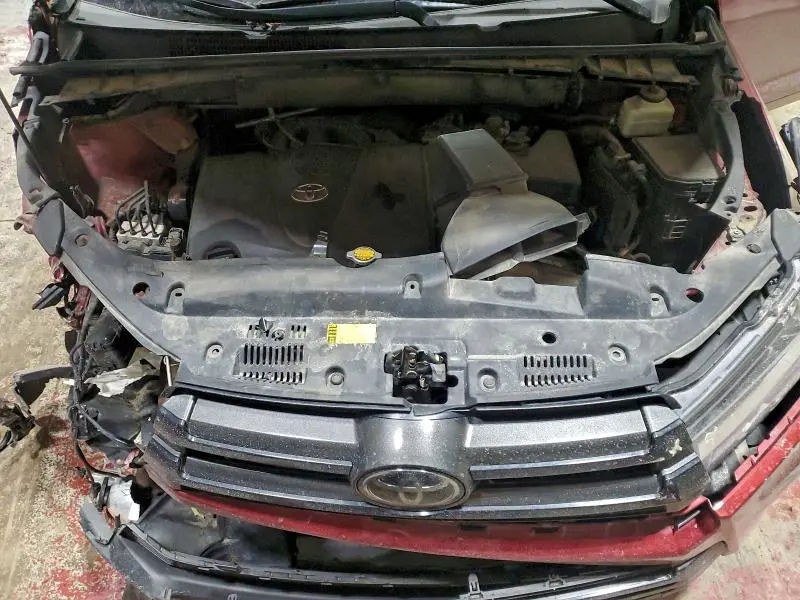 2017 TOYOTA HIGHLANDER SE  