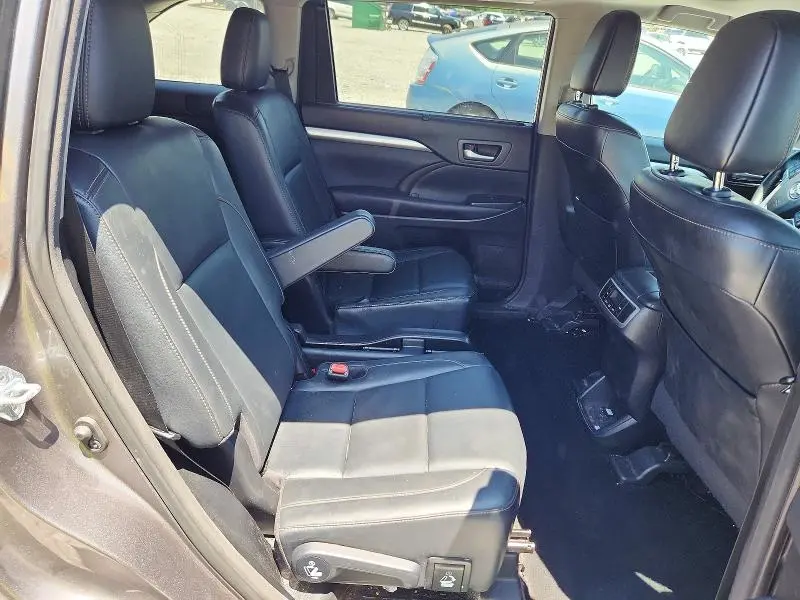 2017 TOYOTA HIGHLANDER XLE  