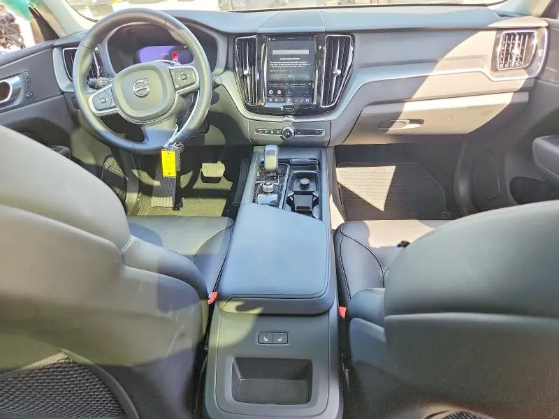2024 VOLVO XC60 CORE  