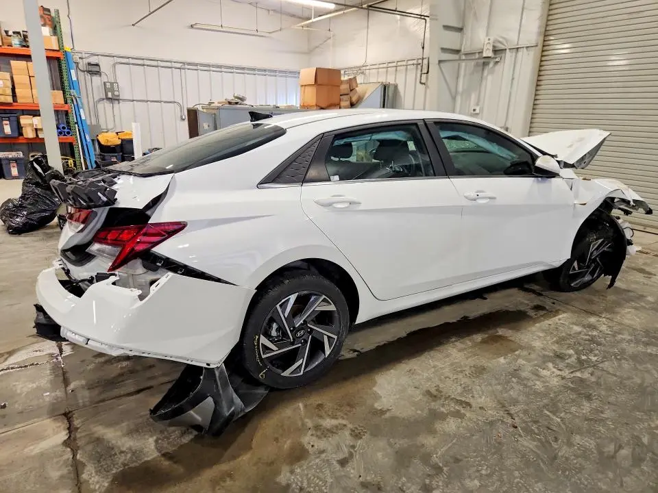 2025 HYUNDAI ELANTRA SEL  