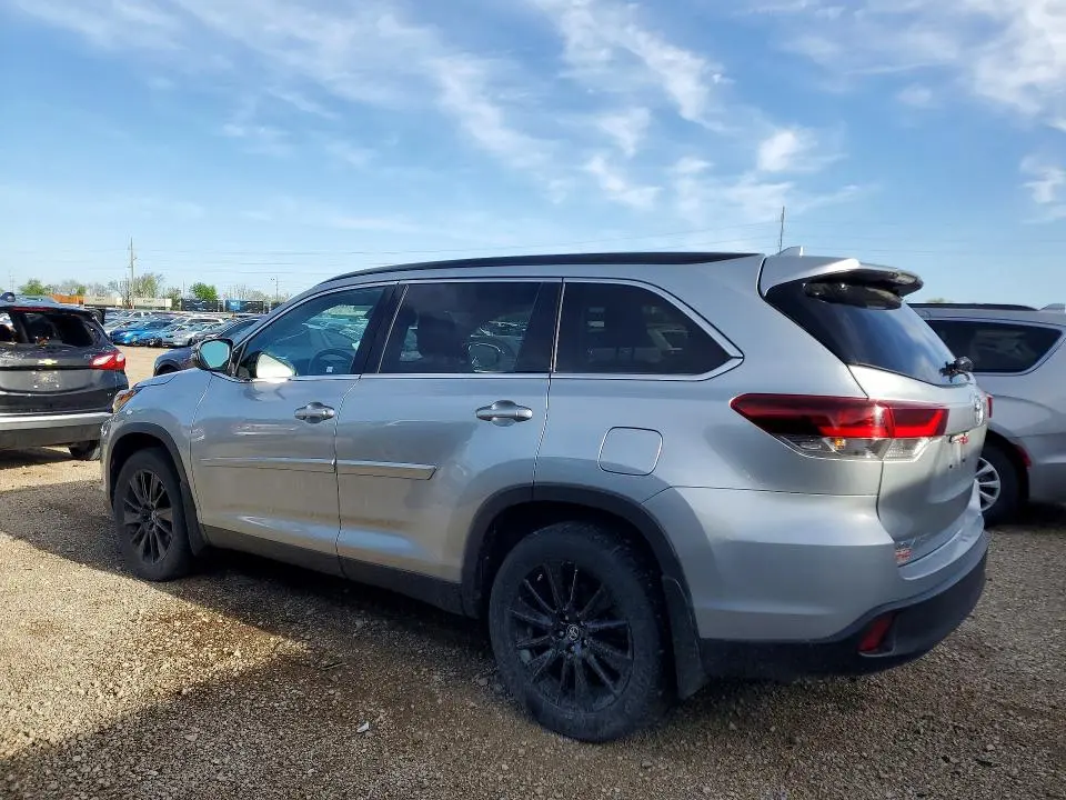 2019 TOYOTA HIGHLANDER SE  