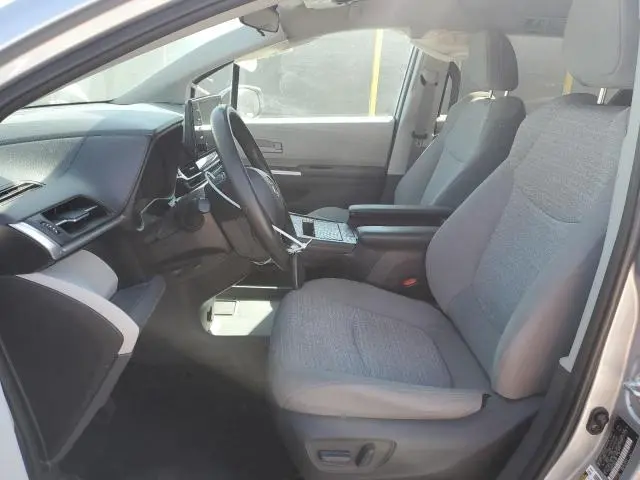 2021 TOYOTA SIENNA LE  