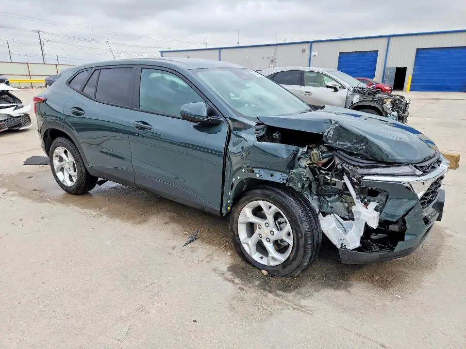 2025 CHEVROLET TRAX LS  
