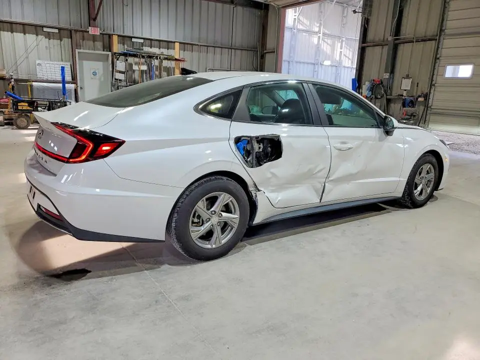 2022 HYUNDAI SONATA SE  