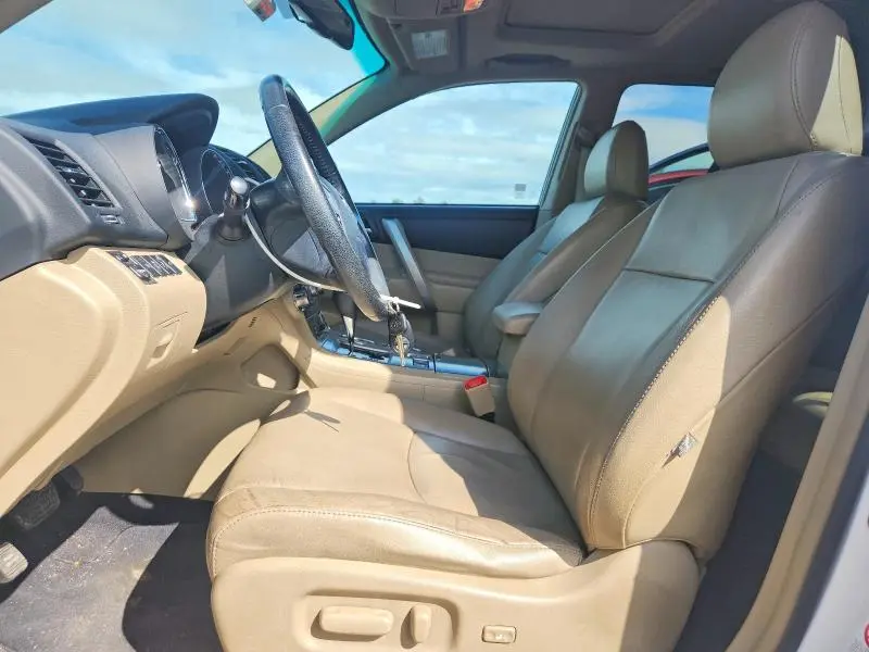 2012 TOYOTA HIGHLANDER SE  