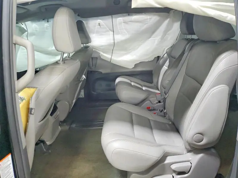 2016 TOYOTA SIENNA XLE 8-PASSENGER  