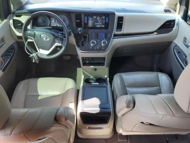 2017 TOYOTA SIENNA XLE  