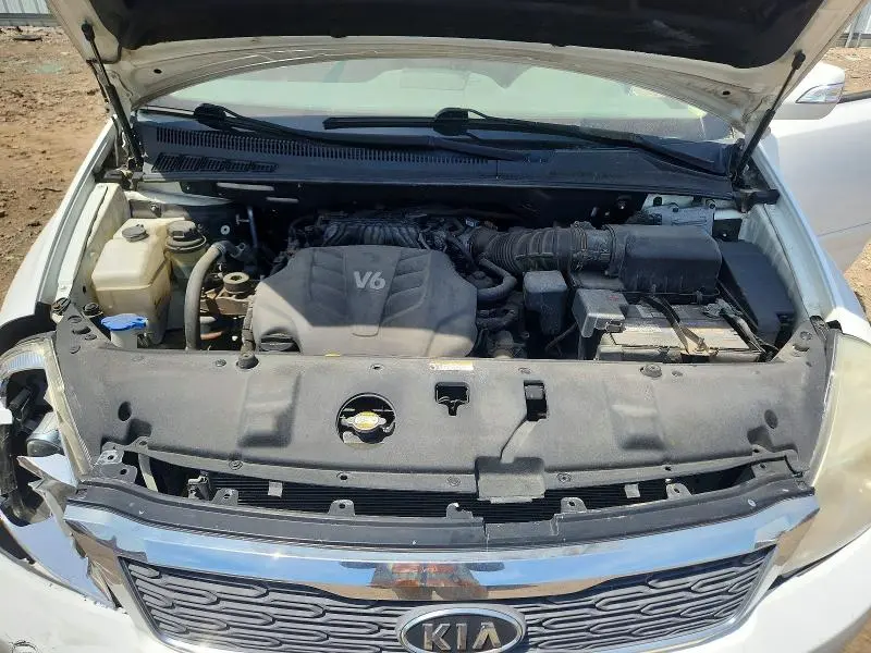 2011 KIA SEDONA LX  