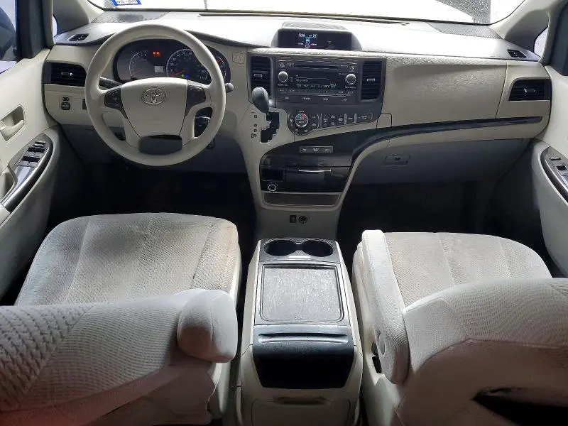 2014 TOYOTA SIENNA LE 8-PASSENGER  