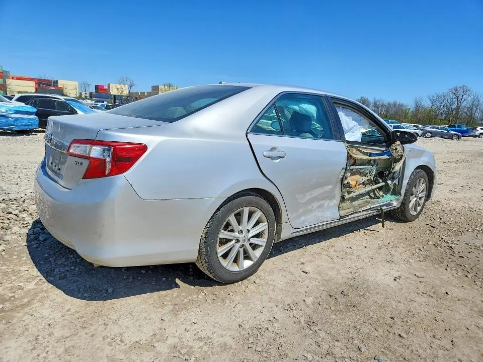 2014 TOYOTA CAMRY XLE  