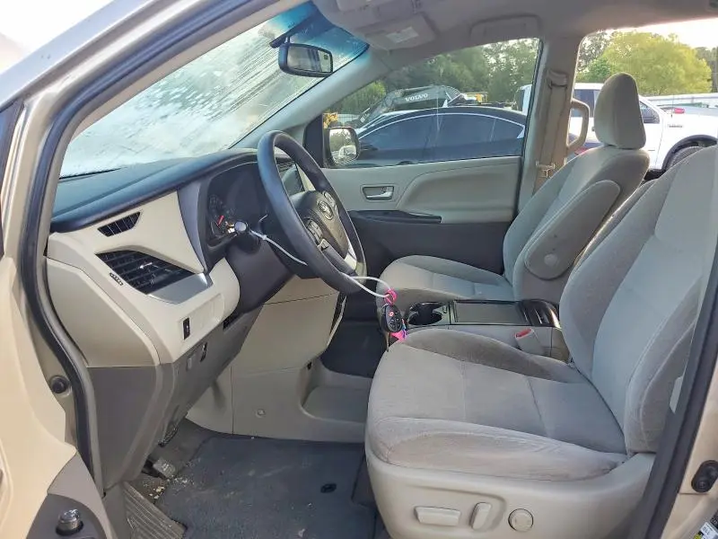 2017 TOYOTA SIENNA LE  