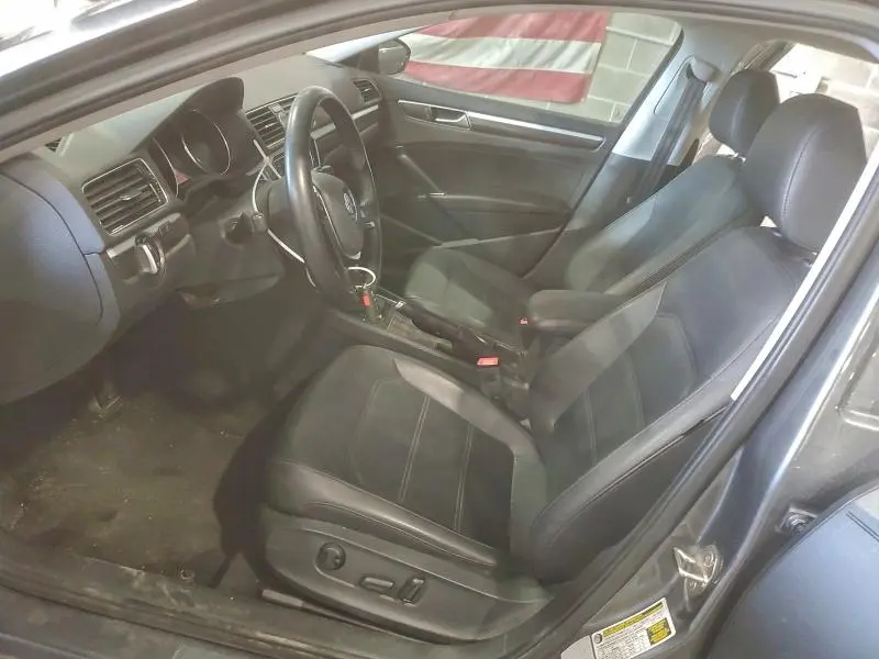 2016 VOLKSWAGEN PASSAT SE  