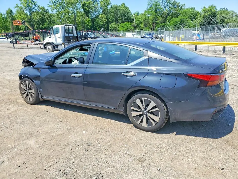 2022 NISSAN ALTIMA SV  