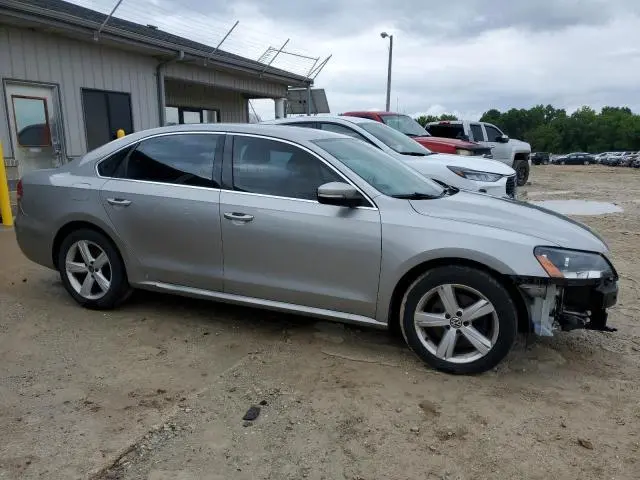 2013 VOLKSWAGEN PASSAT SE  