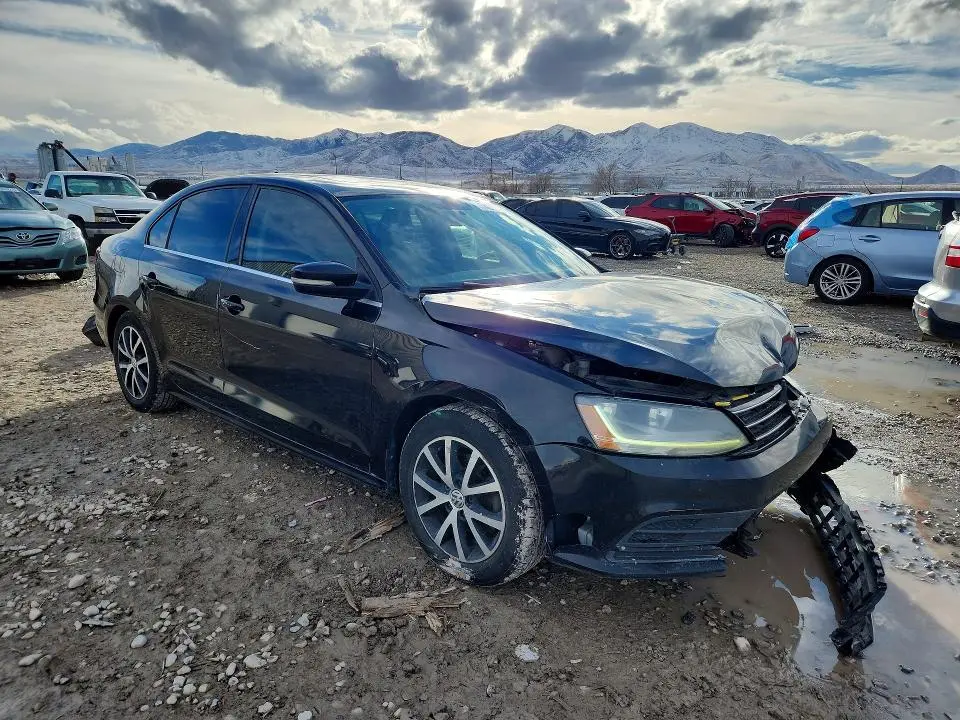 2017 VOLKSWAGEN JETTA SE  