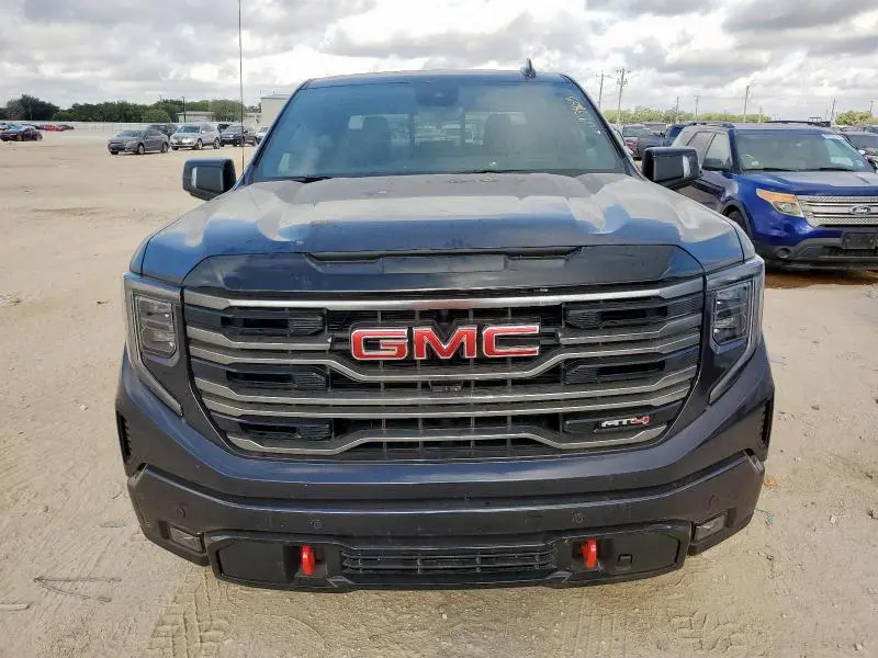 2025 GMC SIERRA K1500 AT4  