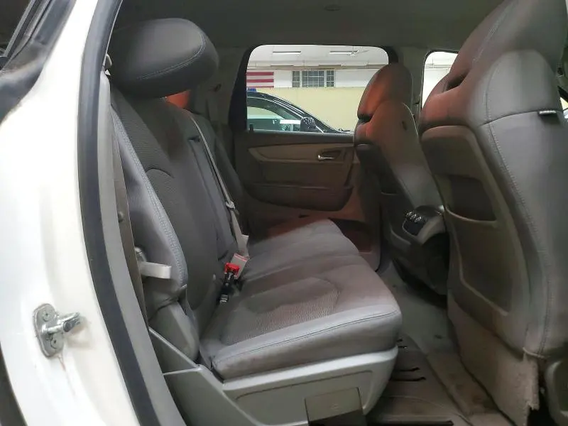 2013 CHEVROLET TRAVERSE LS  