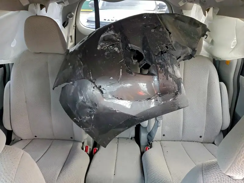 2012 TOYOTA SIENNA LE  