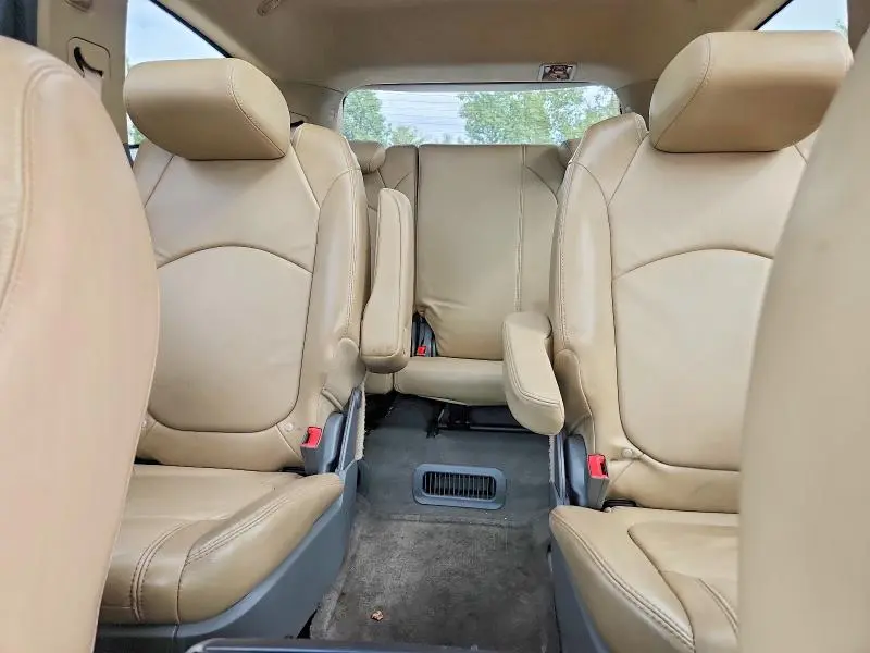 2011 CHEVROLET TRAVERSE LT  