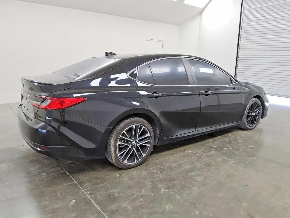 2025 TOYOTA CAMRY XLE  