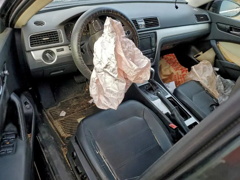 2012 VOLKSWAGEN PASSAT SE  