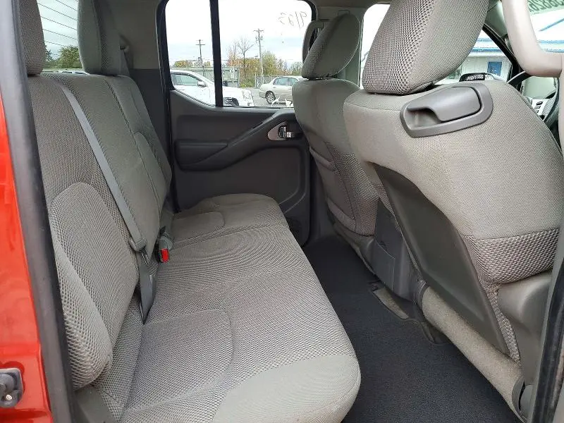 2013 NISSAN FRONTIER S  