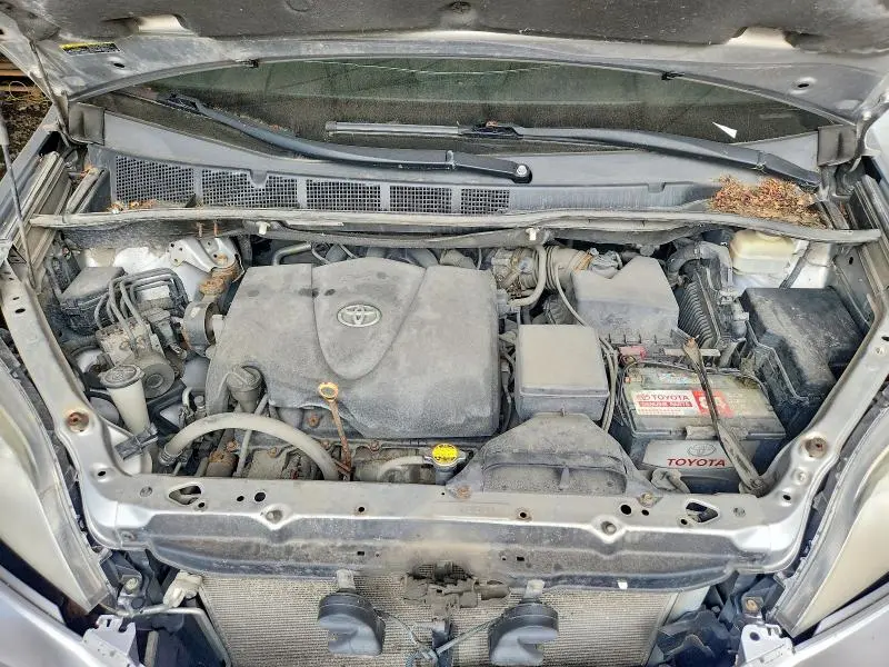 2017 TOYOTA SIENNA LE  