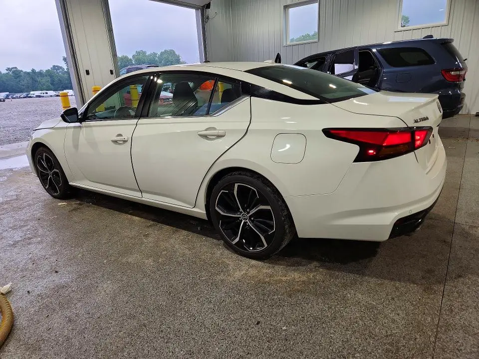 2023 NISSAN ALTIMA SR  