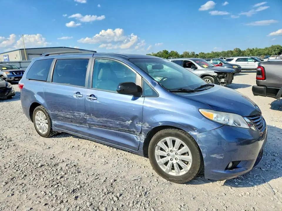 2015 TOYOTA SIENNA XLE PREMIUM 7-PASSENGER  