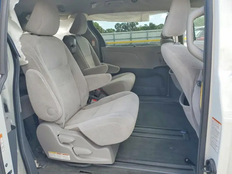 2017 TOYOTA SIENNA LE 8-PASSENGER  