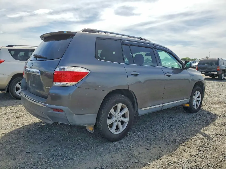 2012 TOYOTA HIGHLANDER SE  