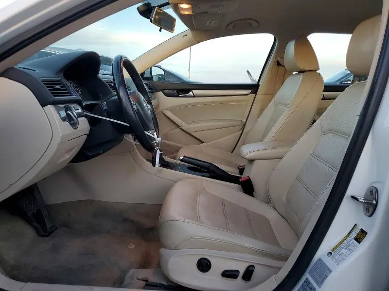 2015 VOLKSWAGEN PASSAT S  