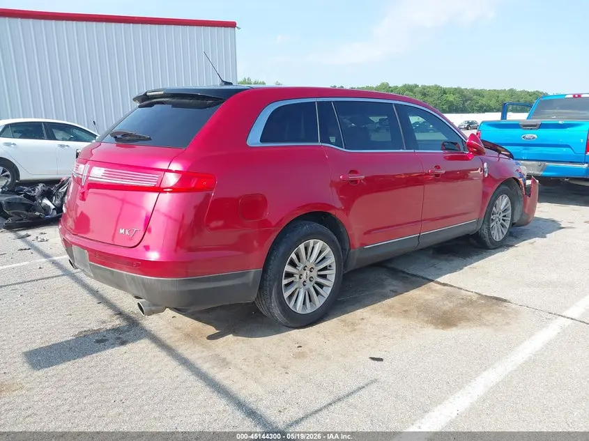 2010 LINCOLN MKT  