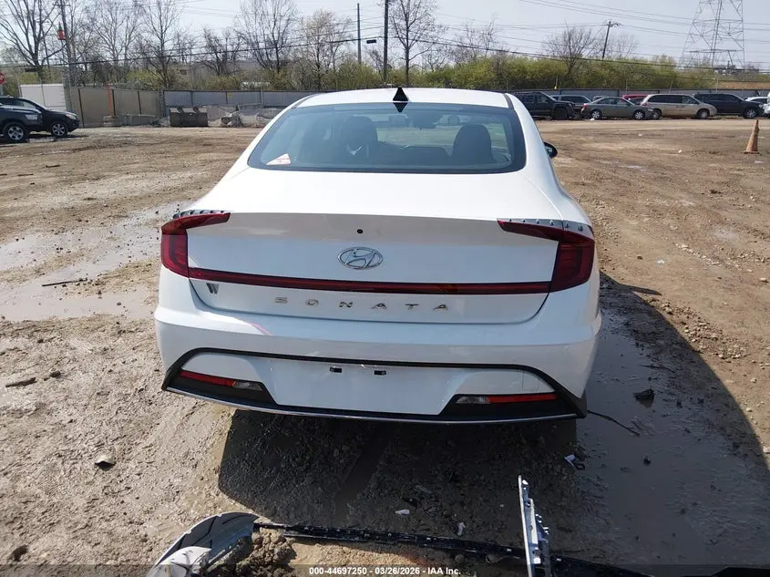 2022 HYUNDAI SONATA SE