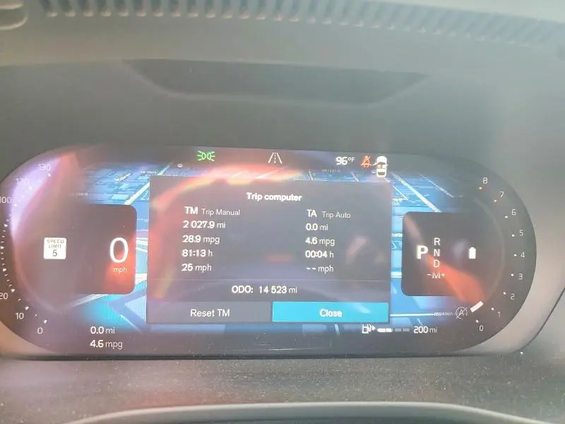 2025 VOLVO XC40 CORE  