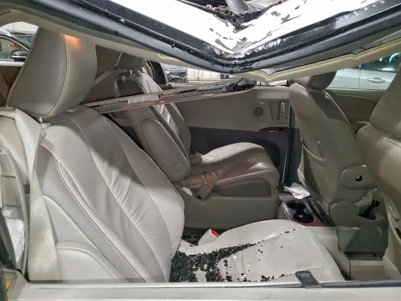 2011 TOYOTA SIENNA XLE  