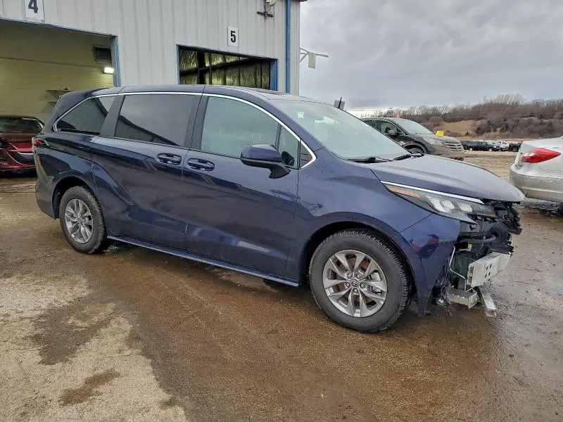 2025 TOYOTA SIENNA LE  