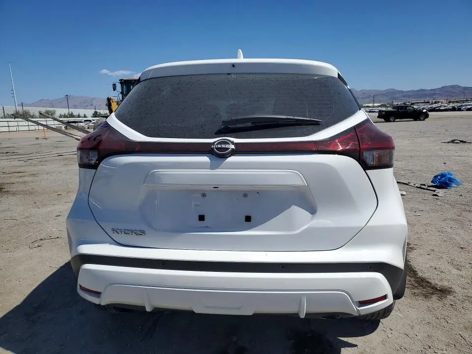 2024 NISSAN KICKS S  