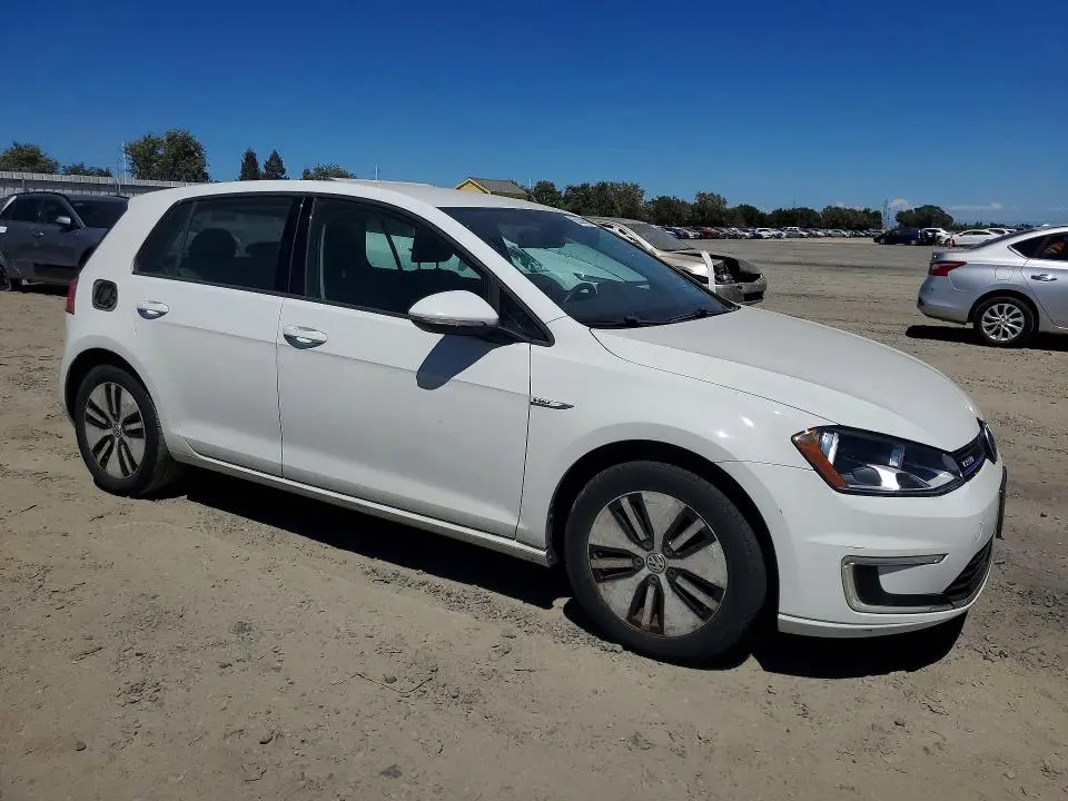 2016 VOLKSWAGEN E-GOLF SE  