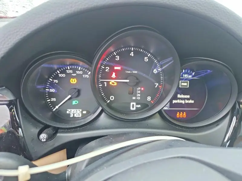 2025 PORSCHE MACAN BASE  