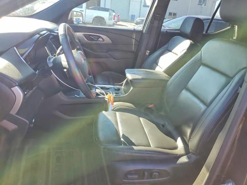 2023 CHEVROLET TRAVERSE LT  