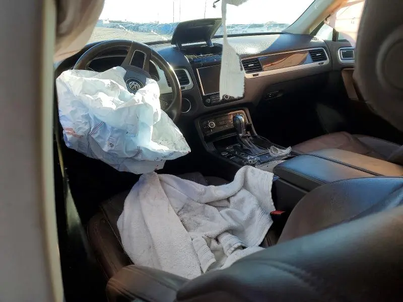 2014 VOLKSWAGEN TOUAREG V6 TDI  