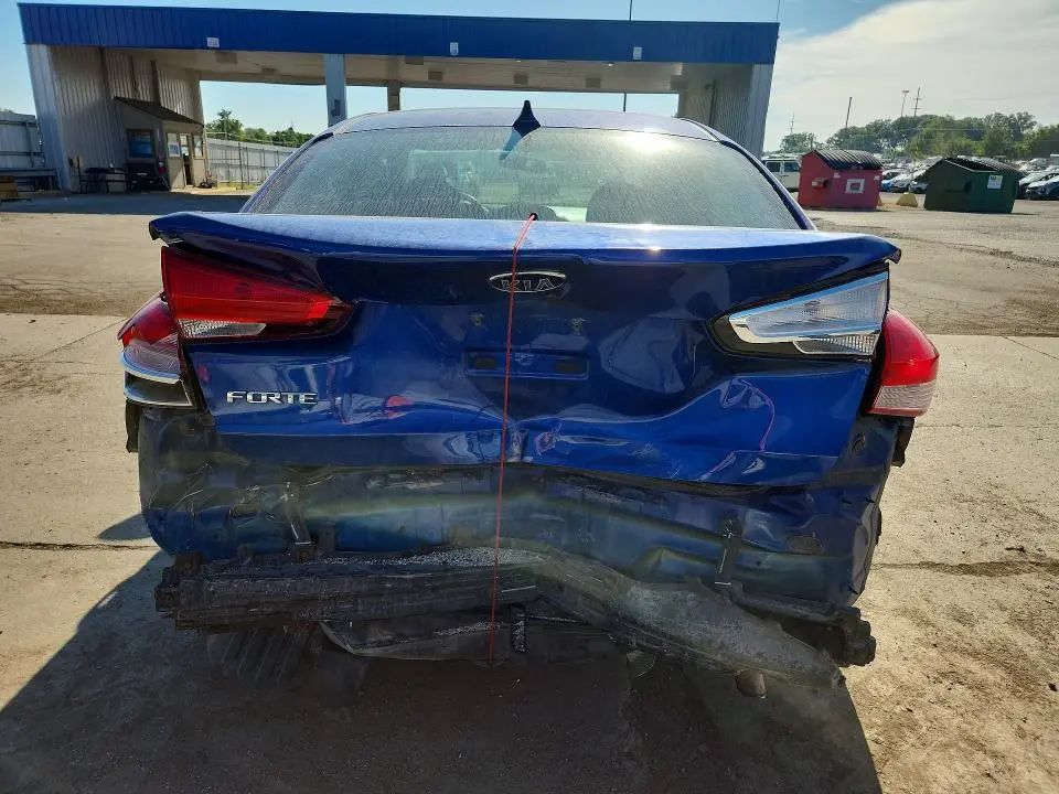 2017 KIA FORTE LX  