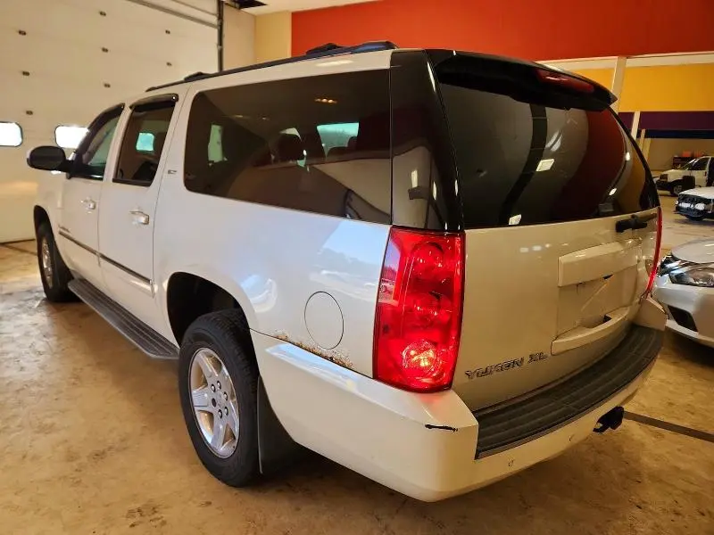 2011 GMC YUKON XL K1500 SLT  