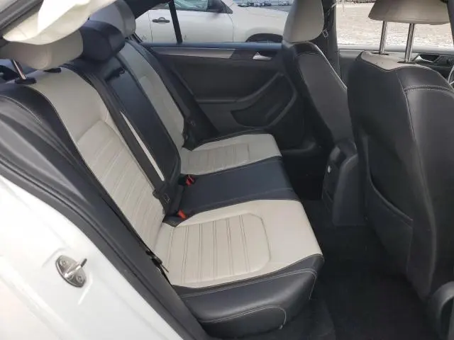 2016 VOLKSWAGEN JETTA SPORT  