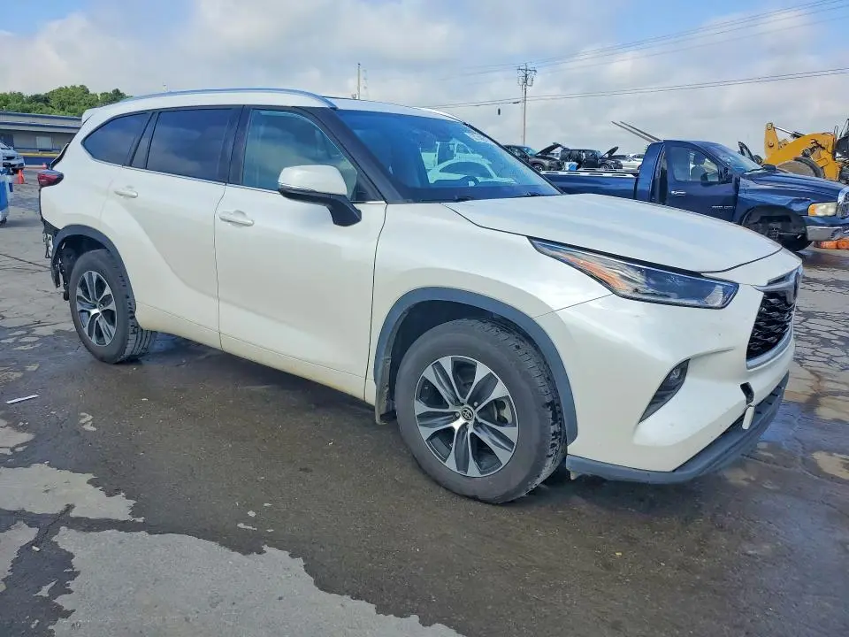 2021 TOYOTA HIGHLANDER XLE  