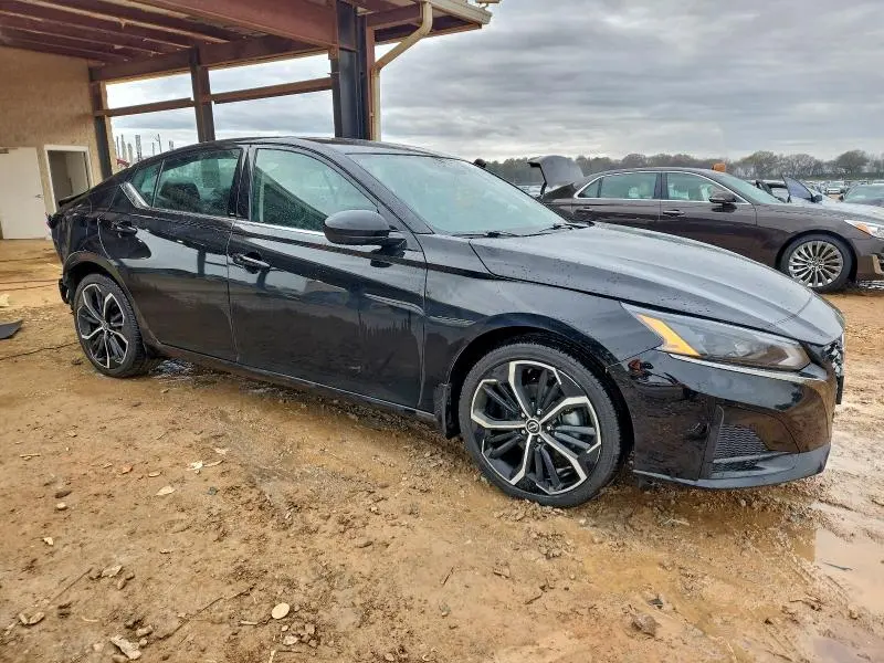 2023 NISSAN ALTIMA SR  