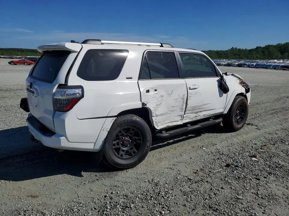 2023 TOYOTA 4RUNNER SR5  