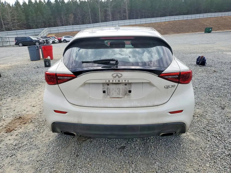 2017 INFINITI QX30 BASE  