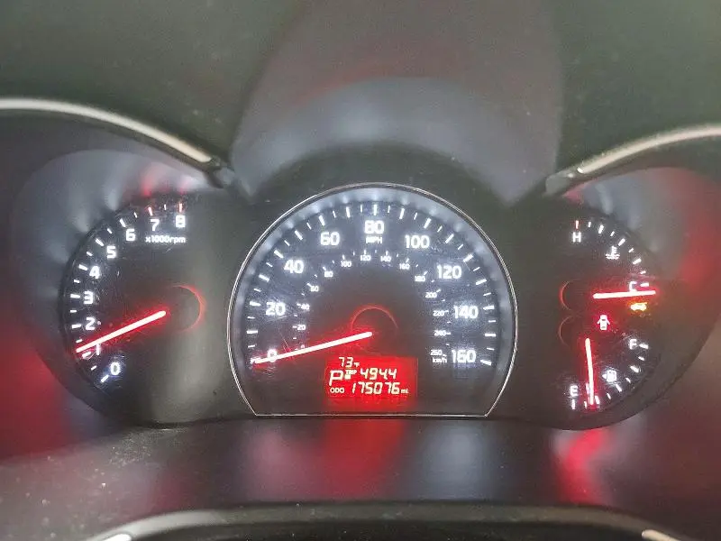 2015 KIA SORENTO LX  